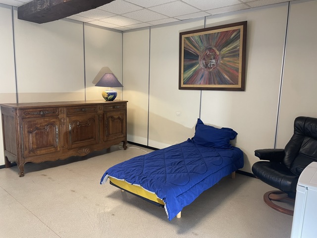 Chambre 8 / 400 euros/mois TCC