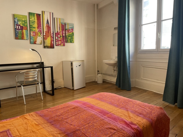 Chambre 7 / 400 euros/mois TCC