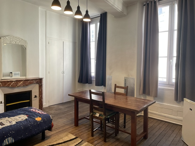 Chambre 6 / 400 euros/mois TCC